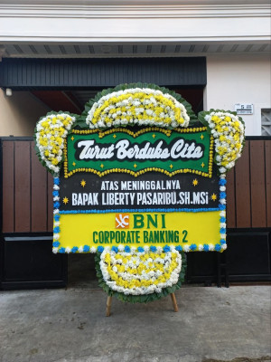 Papan Bunga Duka di Simpang Naneng